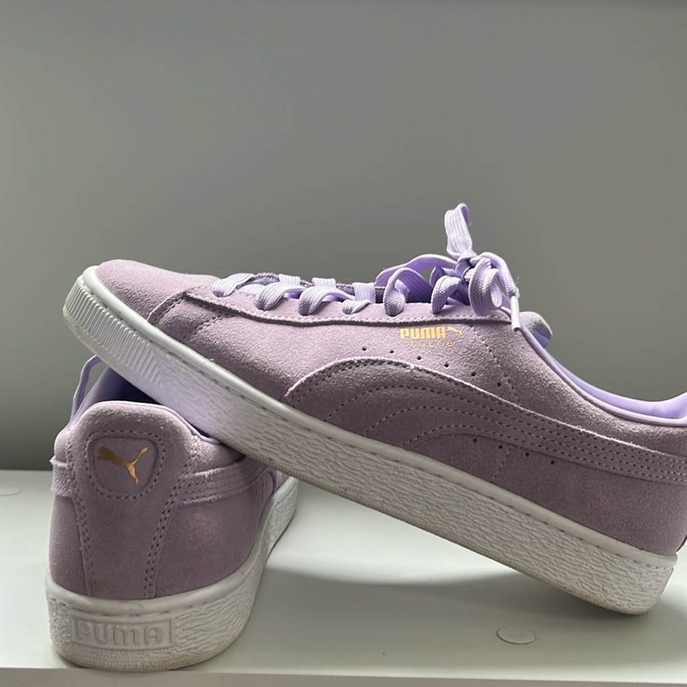 Light purple Pumas